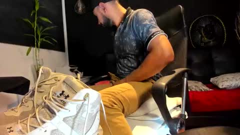 Snapshot of alessandro__wye chatting on October 17, 6:50 am ALESSANDRO WYE online show from October 17, 6:50 am