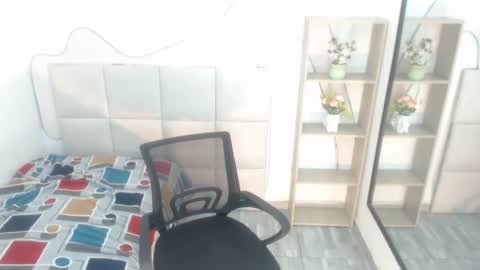 alessandroblack_ online show from July 28, 12:48 pm