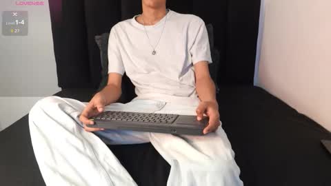 alex_mark_ online show from December 16, 1:40 pm