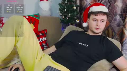 Snapshot of alex_onelove chatting on December 30, 2:08 pm Alex online show from December 30, 2:08 pm