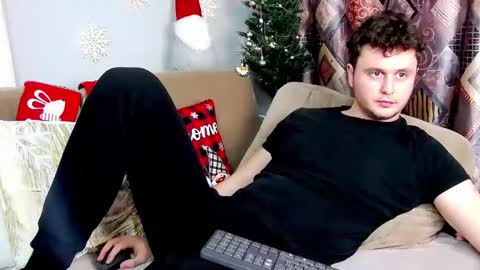 Snapshot of alex_onelove chatting on December 17, 8:21 pm Alex online show from December 17, 8:21 pm