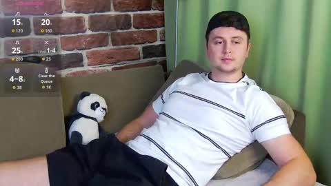 Snapshot of alex_onelove chatting on October 20, 7:34 am Alex online show from October 20, 7:34 am