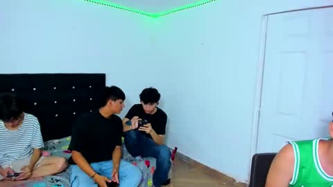 alexander and xiao online show from March 4, 9:22 pm