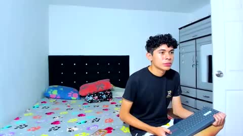 alexander and xiao online show from February 9, 12:18 am