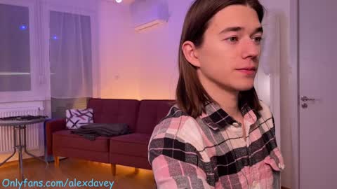 Snapshot of alexdavey chatting on December 29, 6:49 pm           online show from December 29, 6:49 pm