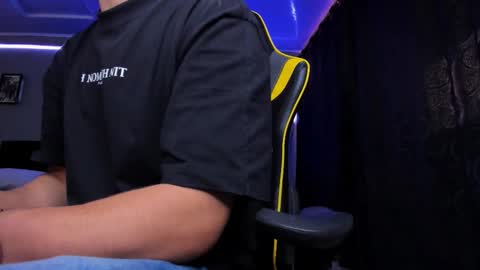 alexgiraldo__ online show from November 10, 12:43 pm