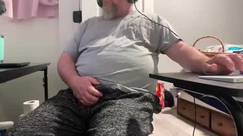 Allergictolove online show from February 20, 4:20 pm