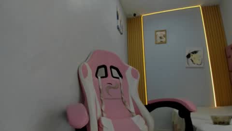 Snapshot of alluringangel01 chatting on October 19, 3:00 am alluringangel01 online show from October 19, 3:00 am