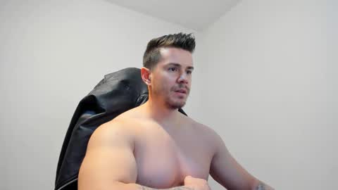 Snapshot of alphagodleatherking92 chatting on January 4, 5:37 am LeatherMaster online show from January 4, 5:37 am