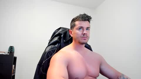 Snapshot of alphagodleatherking92 chatting on February 21, 6:40 am LeatherMaster online show from February 21, 6:40 am