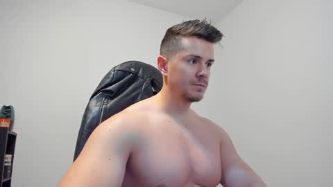 Snapshot of alphagodleatherking92 chatting on December 25, 7:46 am LeatherMaster online show from December 25, 7:46 am