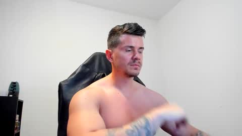 Snapshot of alphagodleatherking92 chatting on March 1, 7:31 am LeatherMaster online show from March 1, 7:31 am