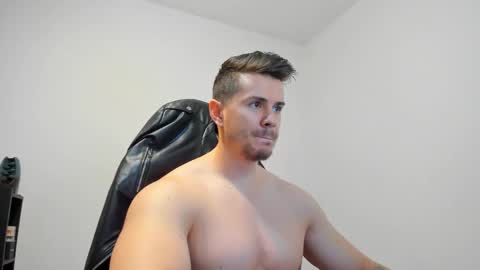 Snapshot of alphagodleatherking92 chatting on December 30, 7:48 am LeatherMaster online show from December 30, 7:48 am