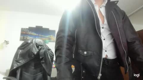 Snapshot of alphagodleatherking92 chatting on December 4, 8:34 am LeatherMaster online show from December 4, 8:34 am