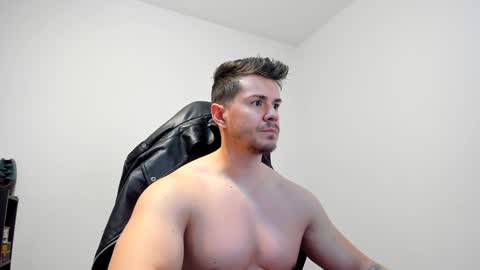 Snapshot of alphagodleatherking92 chatting on January 19, 5:58 am LeatherMaster online show from January 19, 5:58 am