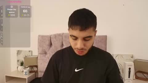 Snapshot of amadeo_wild chatting on October 25, 4:09 pm Amadeo Wild online show from October 25, 4:09 pm
