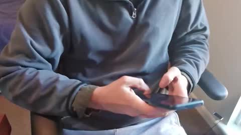 A online show from November 25, 12:40 pm