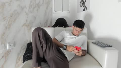 andres_stud online show from November 17, 4:26 am