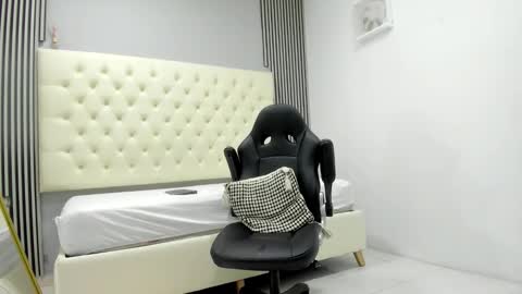 andres_stud online show from March 13, 3:14 am