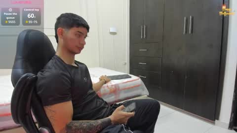 andres_stud online show from April 14, 8:14 am