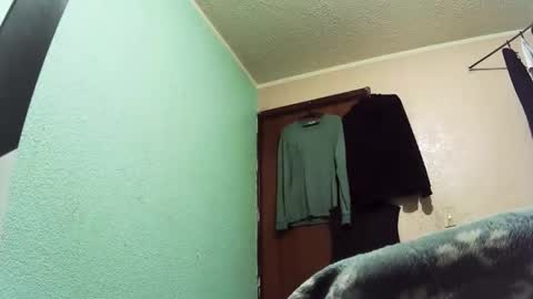 andrescaraballo18 online show from October 27, 12:35 am