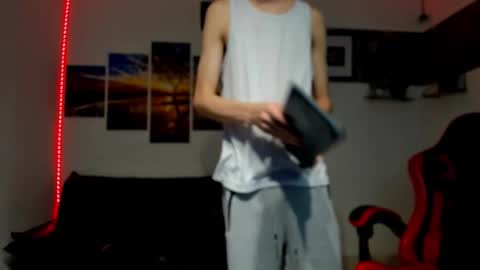 andrew_2811 online show from December 4, 5:25 am