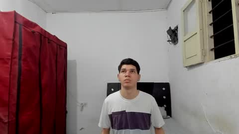 andrew_2811 online show from May 22, 1:32 am