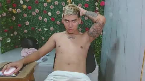 andrew_andy1 online show from January 18, 7:38 pm