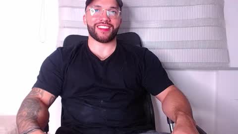 Snapshot of andrew_holden__ chatting on October 16, 12:29 am andrew_holden__ online show from October 16, 12:29 am