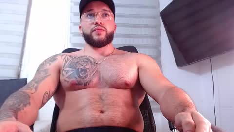 andrew_holden__ online show from February 3, 12:19 am