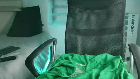 andrew_holden__ online show from June 21, 1:22 am