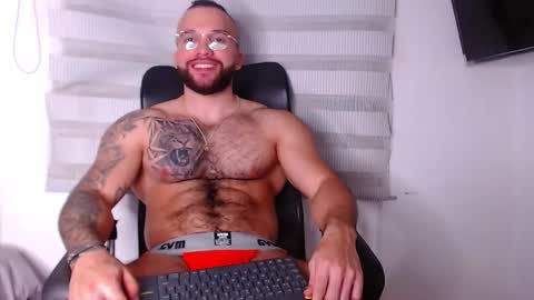 andrew_holden__ online show from November 7, 12:36 am