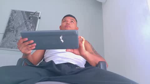 ANDREW KENNOXX online show from January 17, 8:11 pm