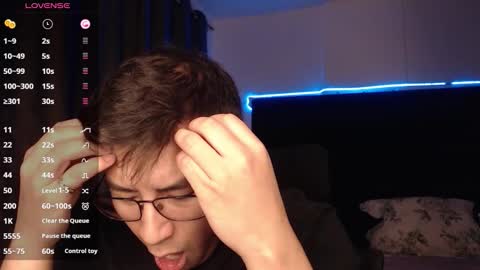 andrewmhilton_ online show from November 19, 7:08 am