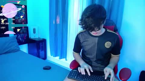 Snapshot of andyboy_19 chatting on March 12, 10:17 pm andy online show from March 12, 10:17 pm