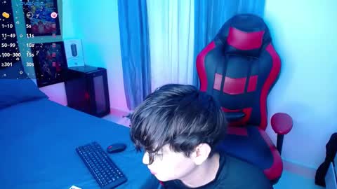 Snapshot of andyboy_19 chatting on January 13, 11:06 pm andy online show from January 13, 11:06 pm