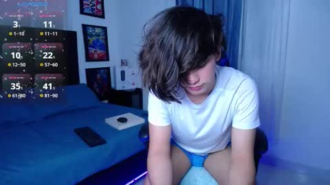 Snapshot of andyboy_19 chatting on September 10, 11:25 pm andy online show from September 10, 11:25 pm