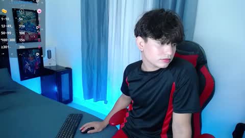 Snapshot of andyboy_19 chatting on December 7, 11:12 pm andy online show from December 7, 11:12 pm