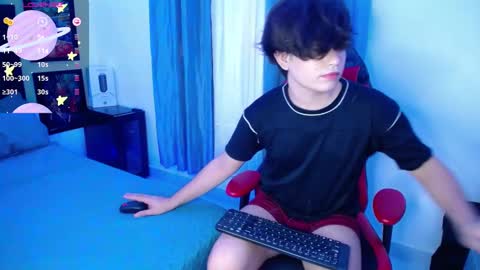 Snapshot of andyboy_19 chatting on March 7, 10:32 pm andy online show from March 7, 10:32 pm