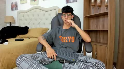 andyxibrat online show from May 21, 6:56 pm