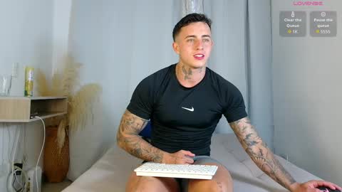 angel_boy01 online show from April 2, 11:01 pm