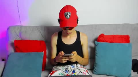 angel_dustt1 online show from June 2, 7:48 pm