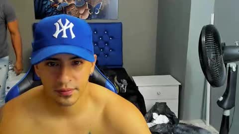 Angel And Cris online show from October 21, 12:30 pm