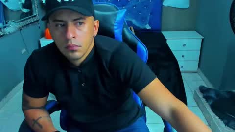 Angel And Cris online show from October 24, 12:18 pm