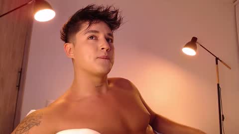 Snapshot of angelcossio chatting on October 5, 12:58 am Angel online show from October 5, 12:58 am