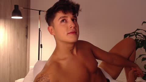 Snapshot of angelcossio chatting on December 11, 9:22 pm Angel online show from December 11, 9:22 pm