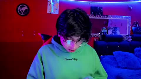 Snapshot of angellonfire chatting on December 12, 4:48 am Angel  online show from December 12, 4:48 am