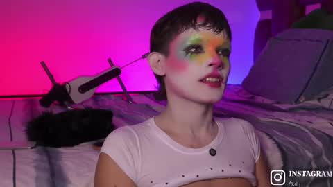 Snapshot of angelocute_ chatting on October 23, 6:28 am Angelo I work from home this is my room online show from October 23, 6:28 am