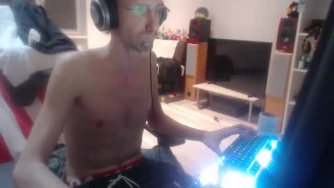 LoyalDog online show from April 27, 9:09 pm