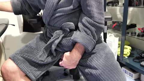 D online show from December 17, 12:01 pm